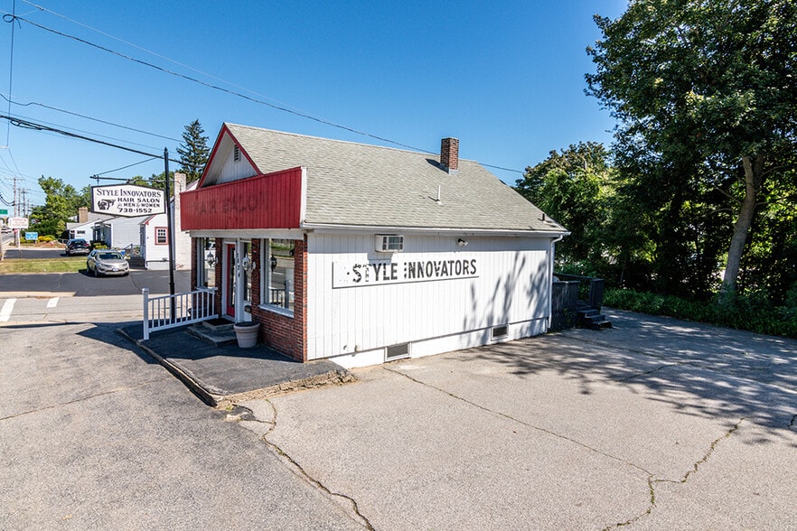 1824 Warwick Ave, Warwick, RI for sale - Building Photo - Image 2 of 18