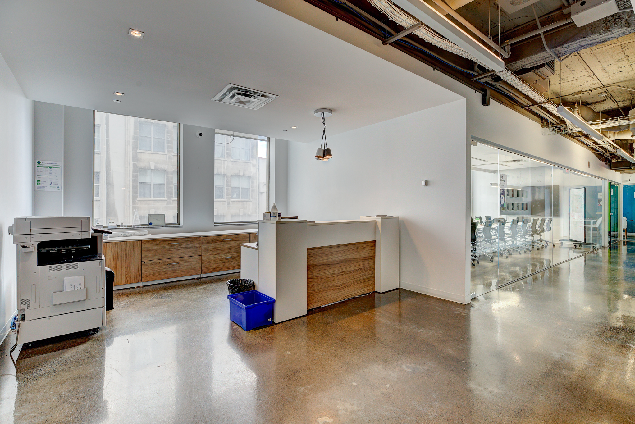 215 Rue Saint-Jacques, Montréal, QC for lease Interior Photo- Image 1 of 14