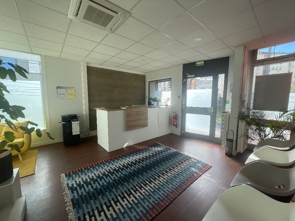 32 Rue Jacques-Louis Hénon, Lyon for lease Lobby- Image 1 of 6