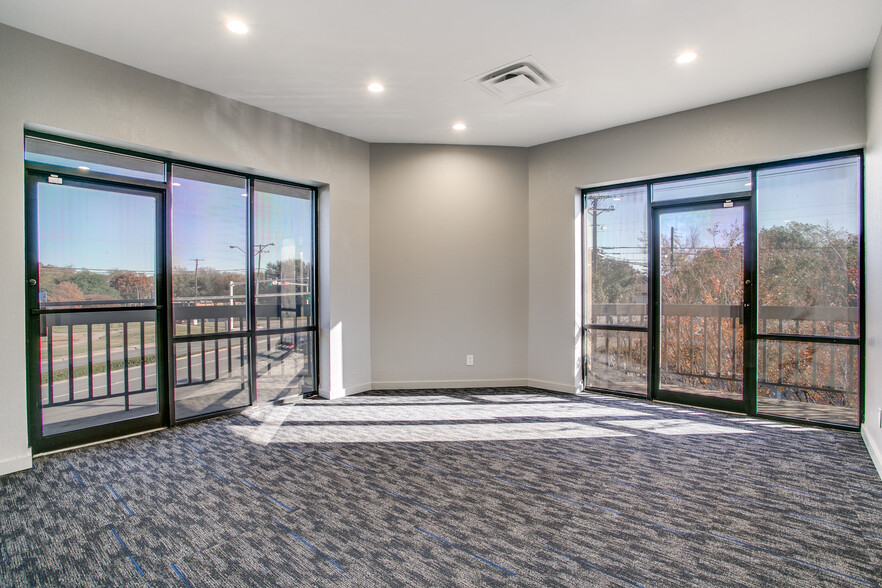 2650 Valley View Ln, Farmers Branch, TX for sale - Building Photo - Image 3 of 11