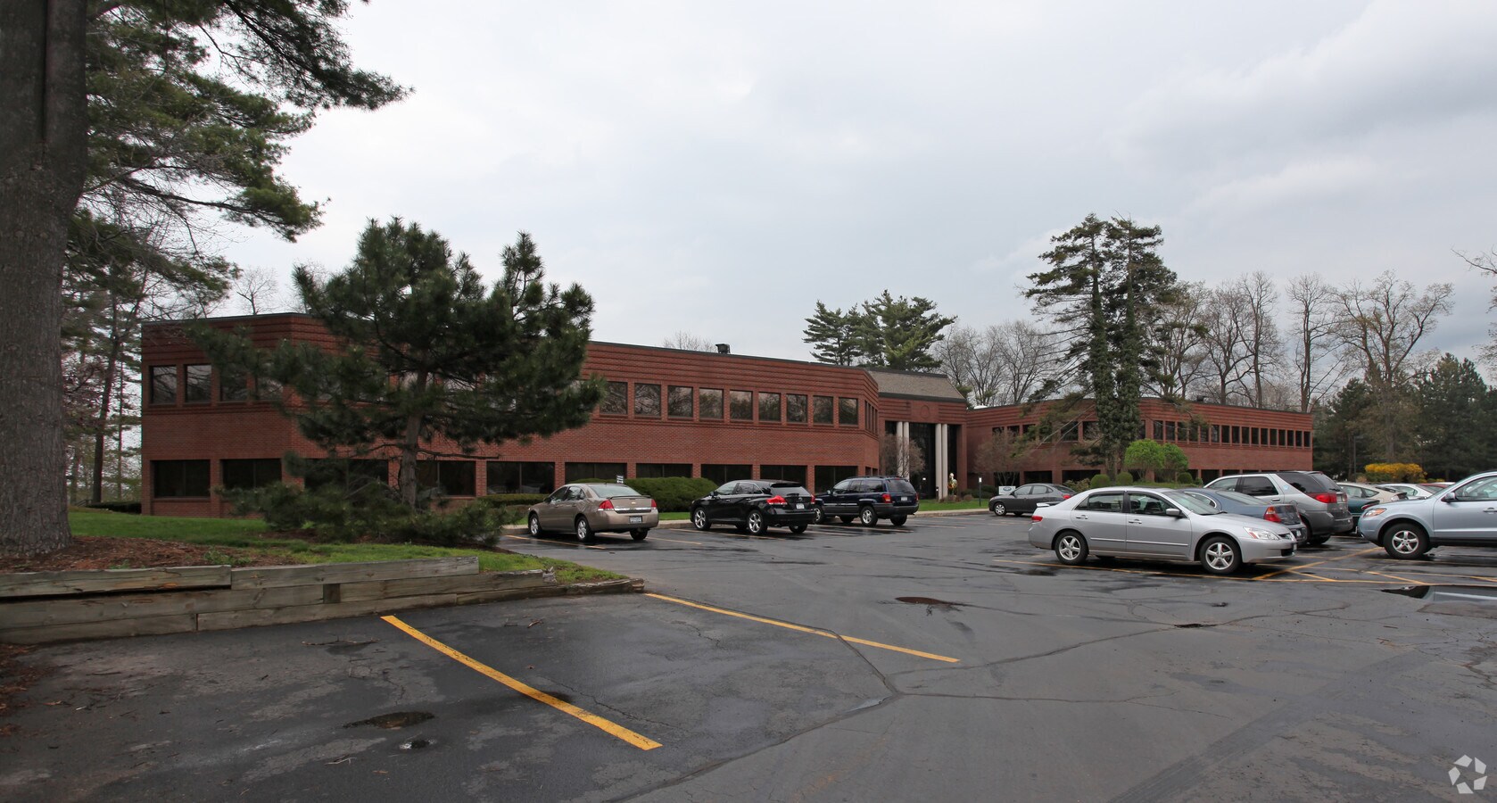 90 Linden Oaks Dr, Rochester, NY 14625