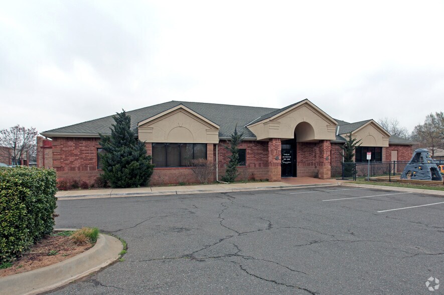 425 S Fretz Ave, Edmond, OK 73003 The Fountains Office Park