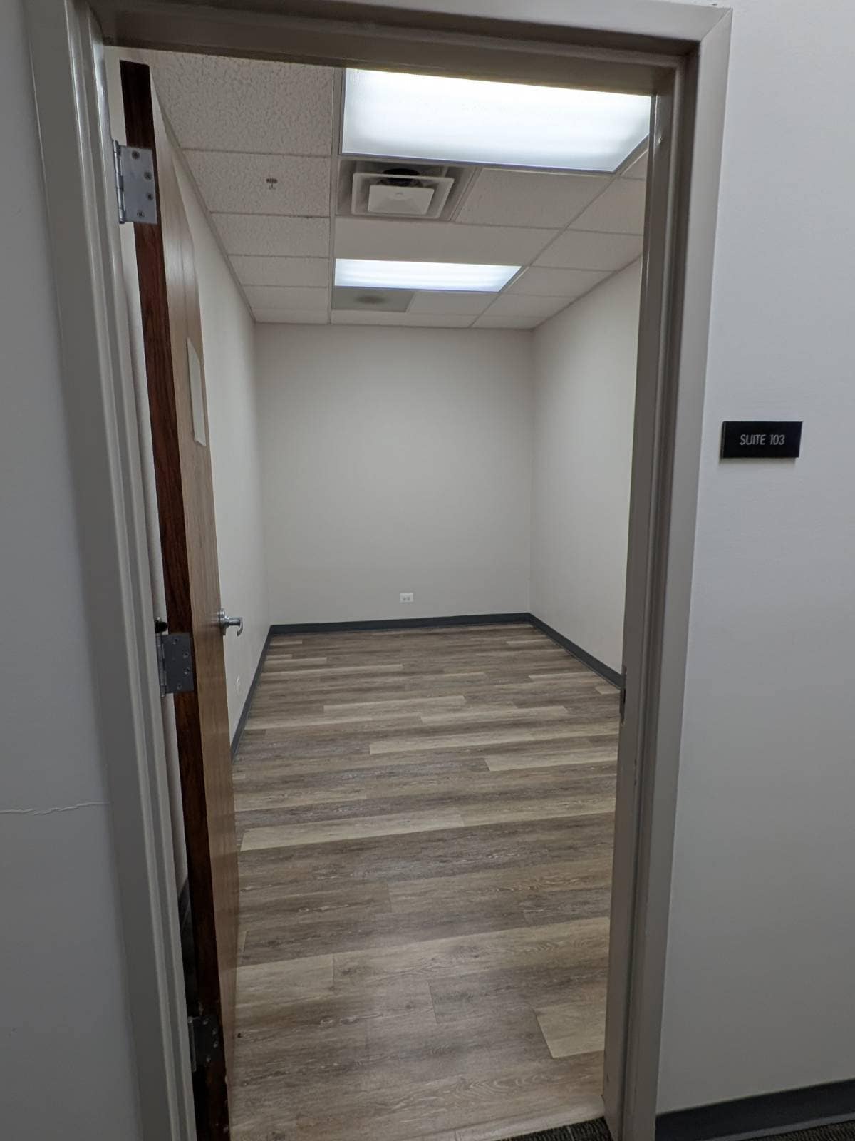 450 Airport Rd, Elgin, IL for lease Building Photo- Image 1 of 2