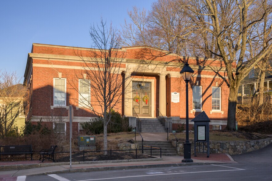 14 Main St, Hingham, MA 02043