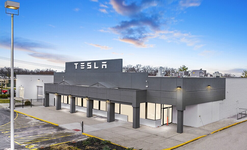 1194 W Kemper Rd, Cincinnati, OH for sale - Building Photo - Image 1 of 1