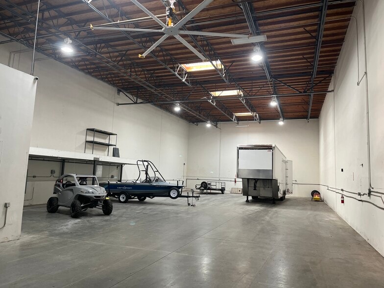 28301-28315 Constellation Rd, Valencia, CA for lease - Interior Photo - Image 3 of 8