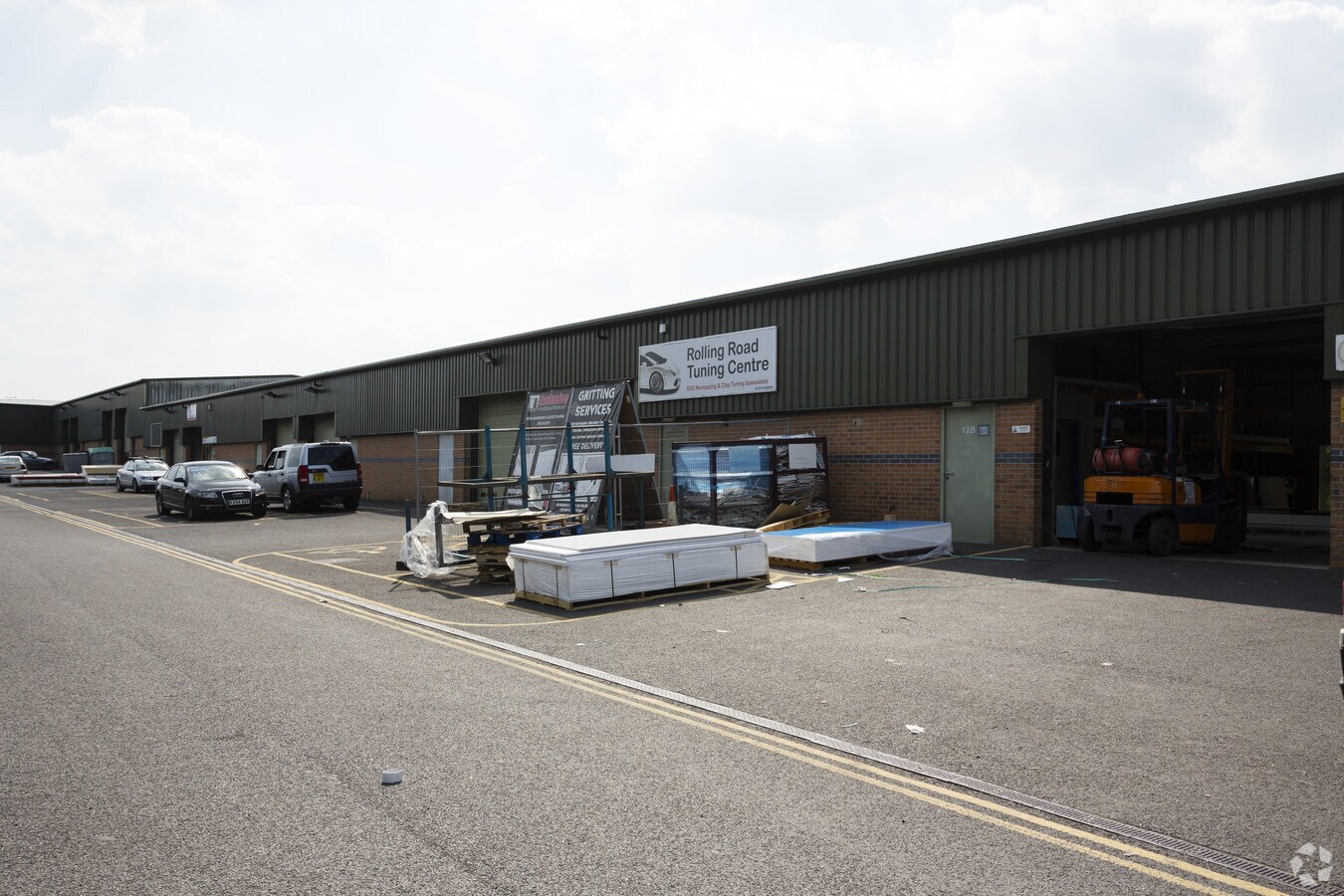 Knowles Ln, Bradford, WYK BD4 9SW