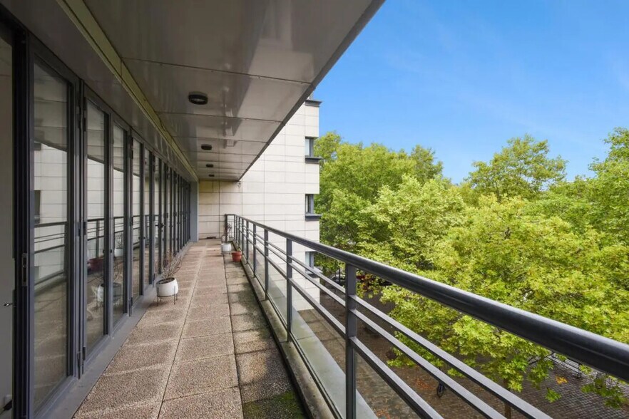 17 Place Des Vins De France, Paris for lease - Building Photo - Image 3 of 11