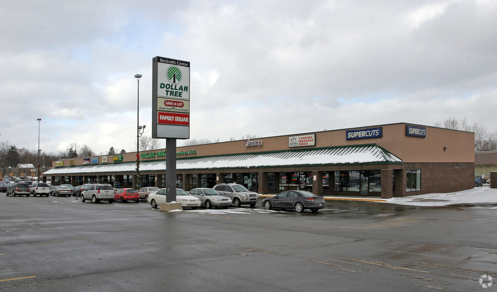 1621 Leonard St NE, Grand Rapids, MI for lease - Building Photo - Image 3 of 11