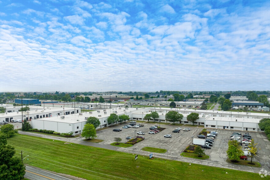 1810 S Lynhurst Dr, Indianapolis, IN for lease - Building Photo - Image 1 of 22