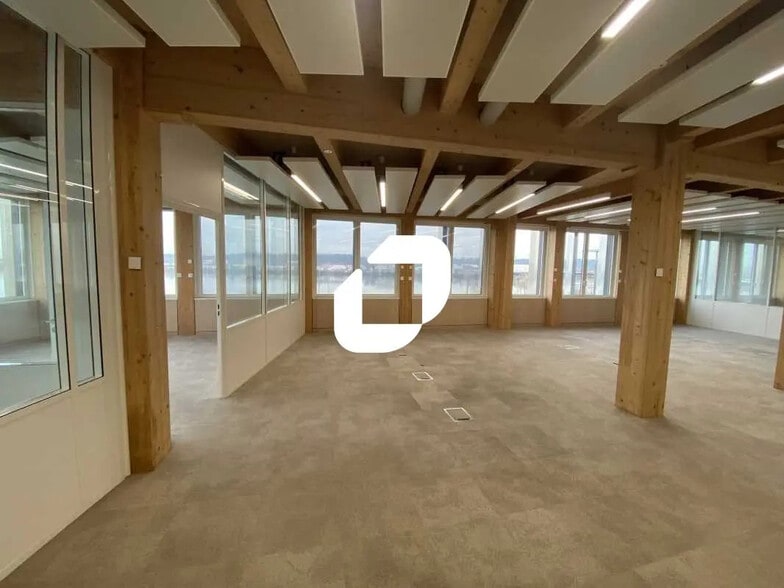 Office in Bordeaux for lease - Interior Photo - Image 1 of 23