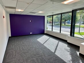 8410 154th Ave NE, Redmond, WA for lease Interior Photo- Image 2 of 6