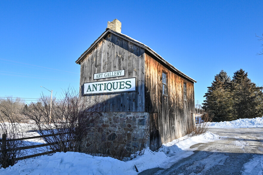 323 E Summit Ave, Wales, WI for sale - Building Photo - Image 1 of 1