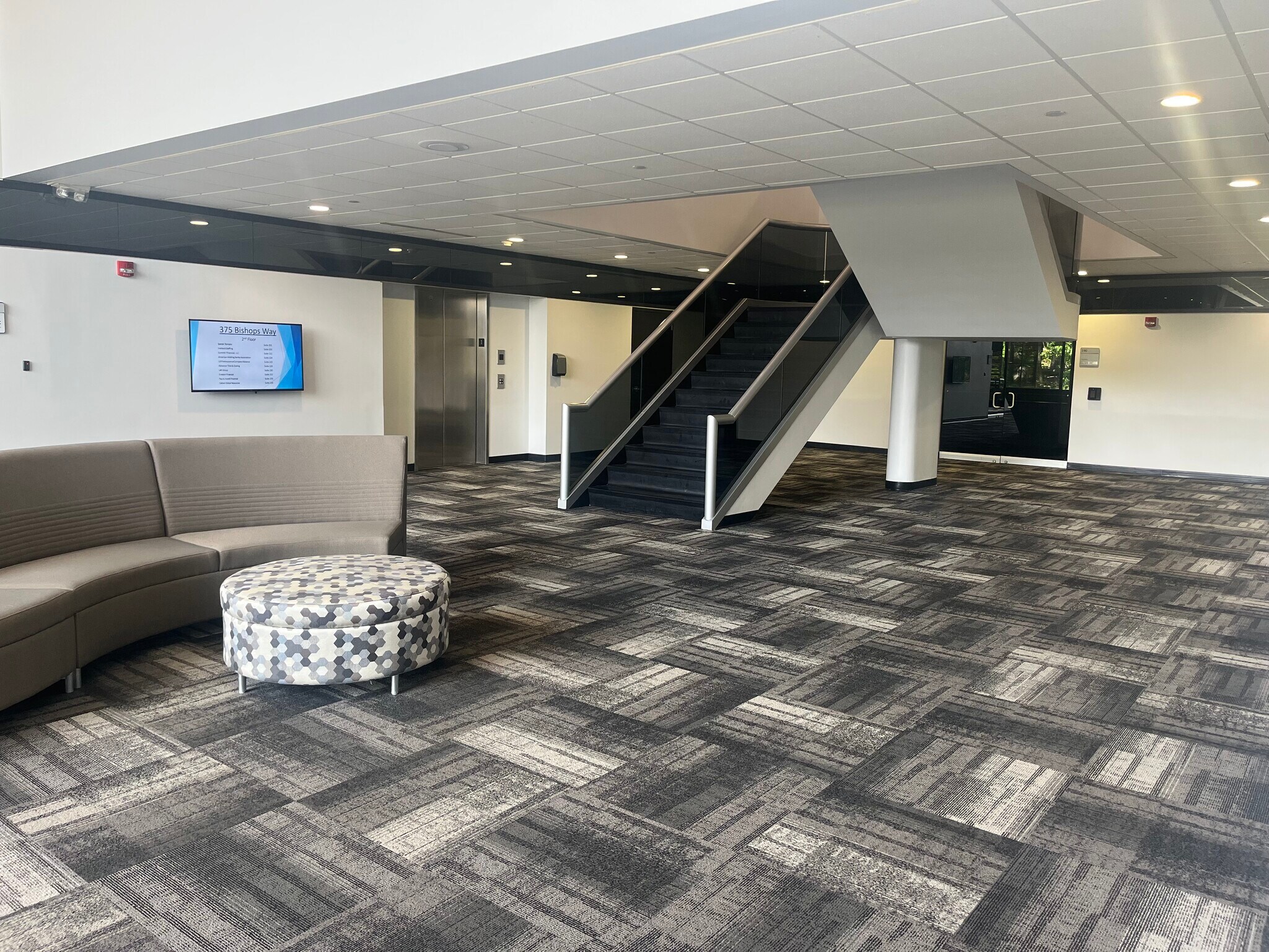 375 Bishops Way, Brookfield, WI for lease Interior Photo- Image 1 of 3