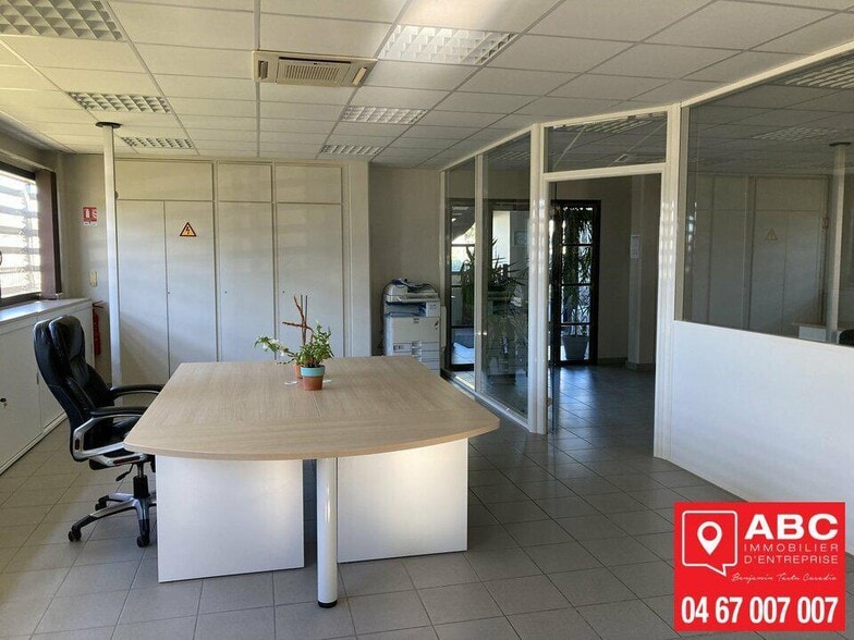 Flex in Gallargues-le-Montueux for lease - Interior Photo - Image 3 of 4