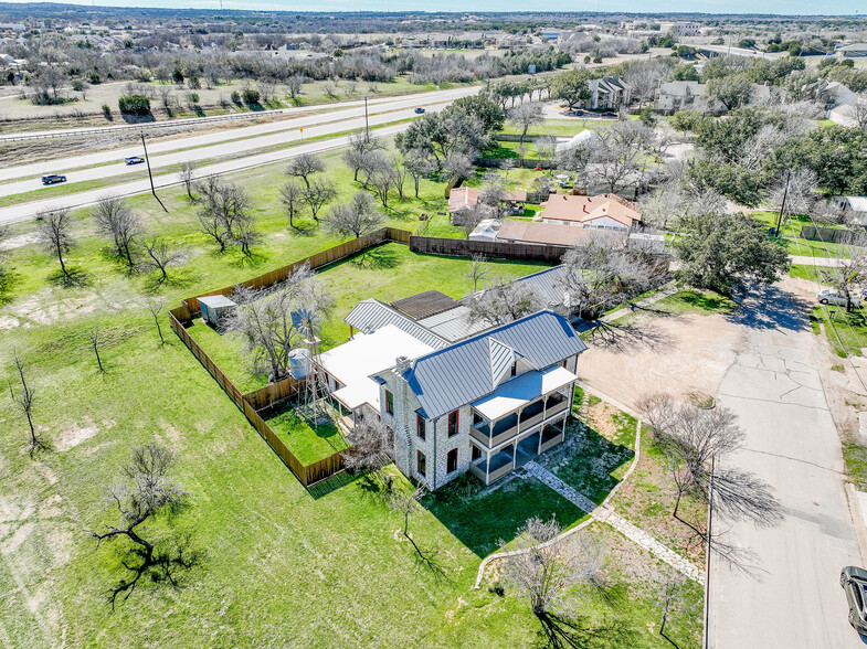 703 Spring St, Granbury, TX for sale - Building Photo - Image 1 of 11