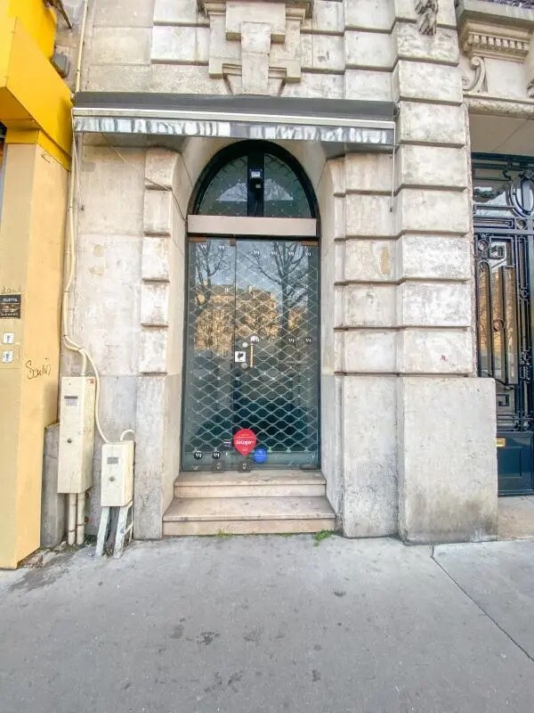 Retail in Paris for lease Building Photo- Image 1 of 6