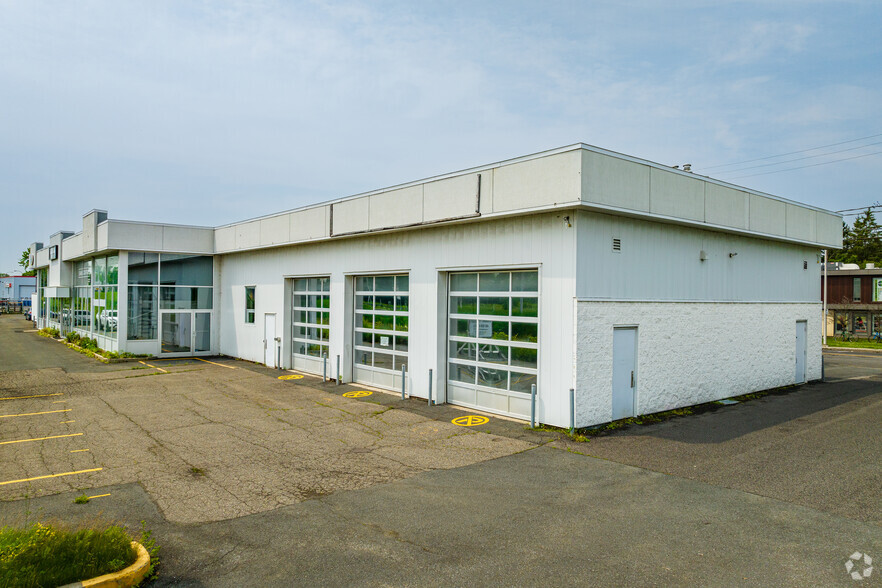 666 Ch du Lac, Boucherville, QC for lease - Building Photo - Image 1 of 5