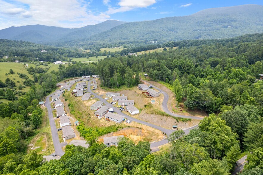 97 Enterprise Dr, Fairview, NC 28730