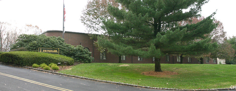 4 Powder Horn Dr, Warren, NJ for sale - Building Photo - Image 1 of 1