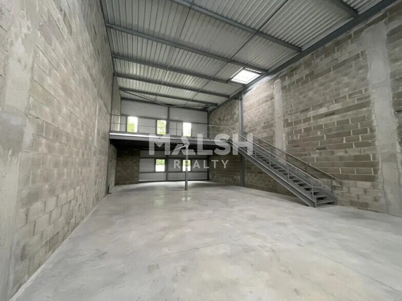 Flex in Saint-Genis-Laval for sale - Interior Photo - Image 2 of 12