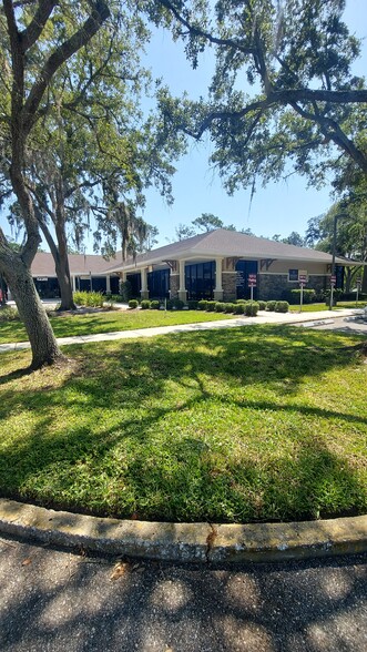 301 East Lake Woodlands Pkwy, Oldsmar, FL for sale - Building Photo - Image 3 of 3