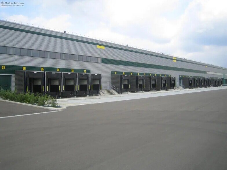 Industrial in Longueil-Sainte-Marie for lease - Building Photo - Image 3 of 26