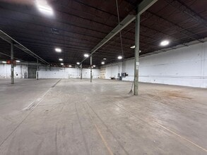 1098-1100 NW 159th Dr, Miami, FL for lease Building Photo- Image 2 of 3