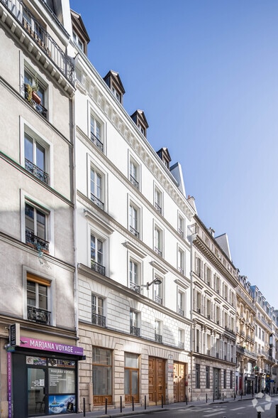 50 Rue De Paradis, Paris for lease - Building Photo - Image 2 of 9