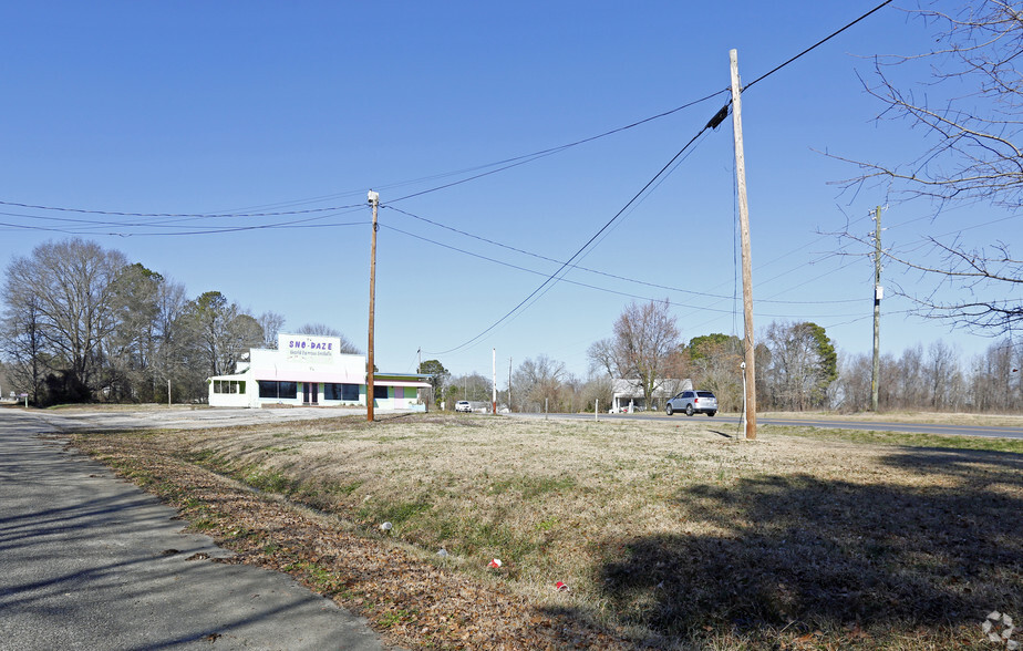 7390 S NC 55 Hwy, Willow Spring, NC for sale - Primary Photo - Image 1 of 1