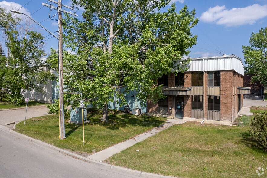 4710 78th Ave SE, Calgary, AB for sale - Building Photo - Image 2 of 5