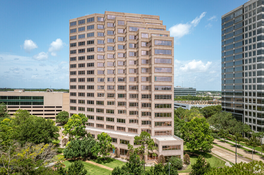 580 Westlake Park Blvd, Houston, TX for lease - Building Photo - Image 1 of 18