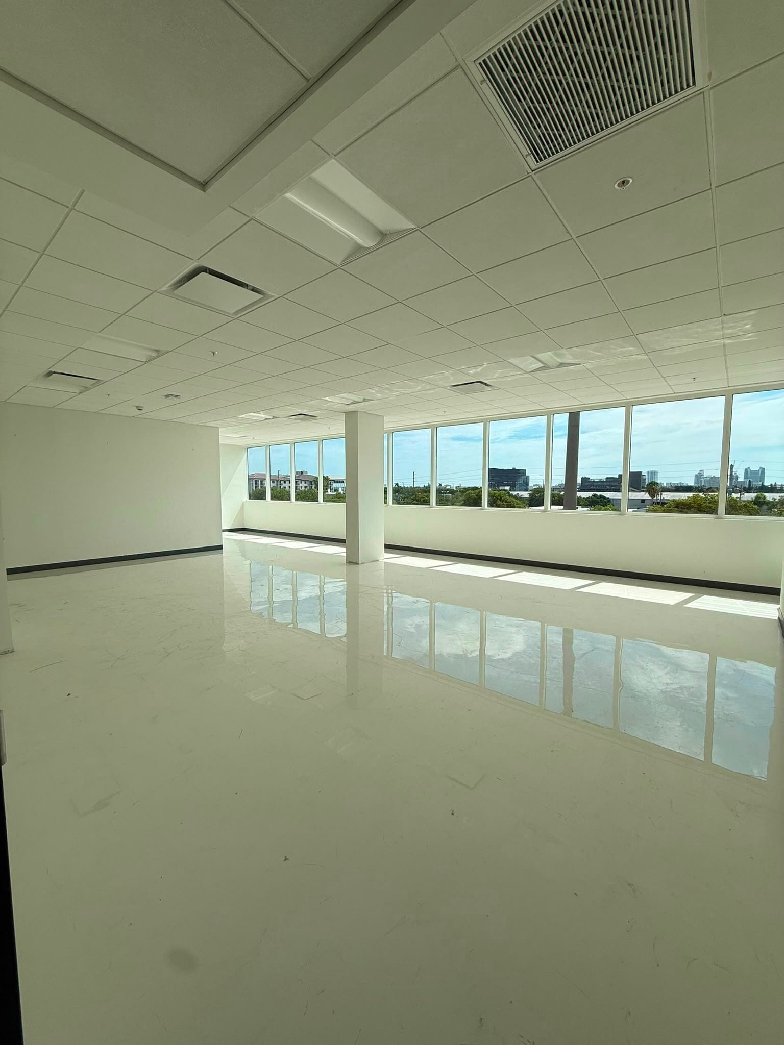 500 N Dixie Hwy, Hallandale Beach, FL for lease Interior Photo- Image 1 of 3
