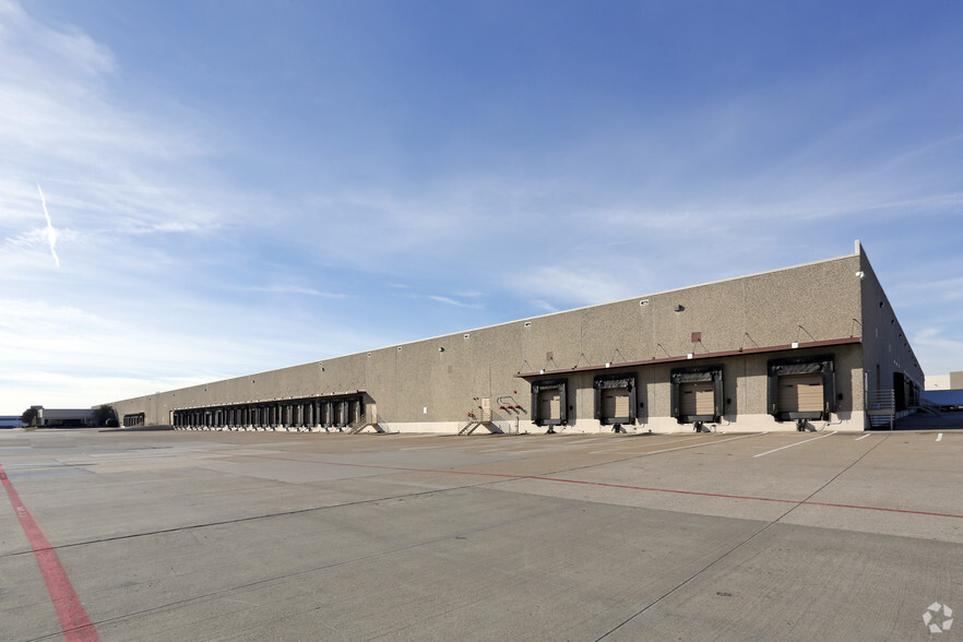 1717 W Airfield Dr, Dfw Airport, TX for lease - Primary Photo - Image 1 of 6