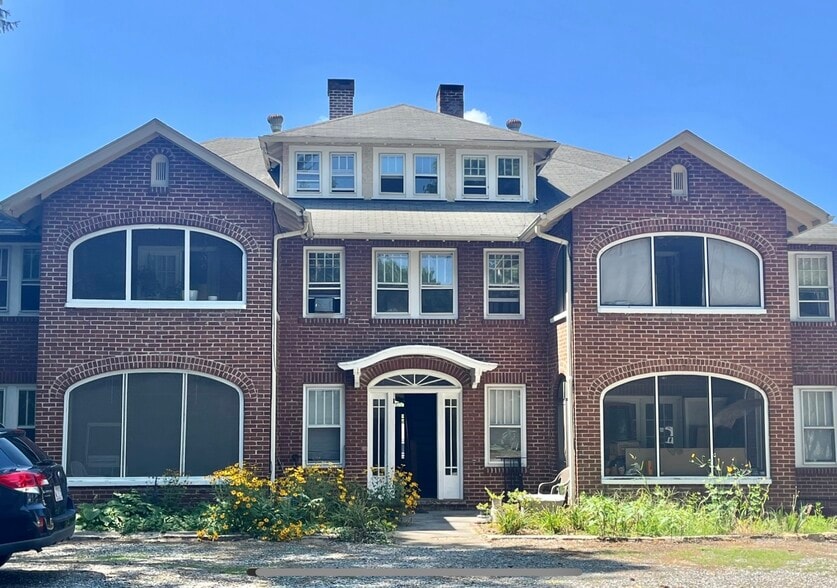 152 Walnut St, Waynesville, NC for sale - Primary Photo - Image 1 of 2