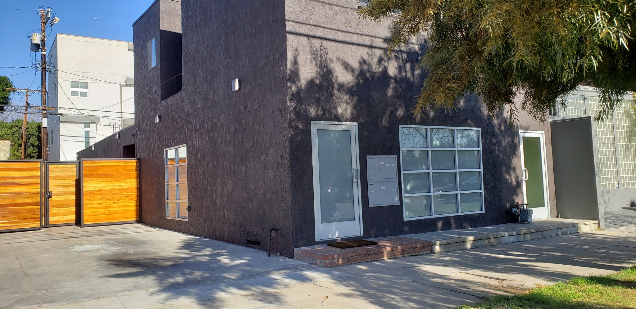 8727 Venice Blvd, Los Angeles, CA for lease Building Photo- Image 1 of 3