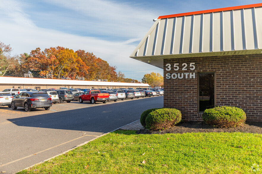 3525 Quakerbridge Rd, Hamilton, NJ for lease - Building Photo - Image 3 of 14