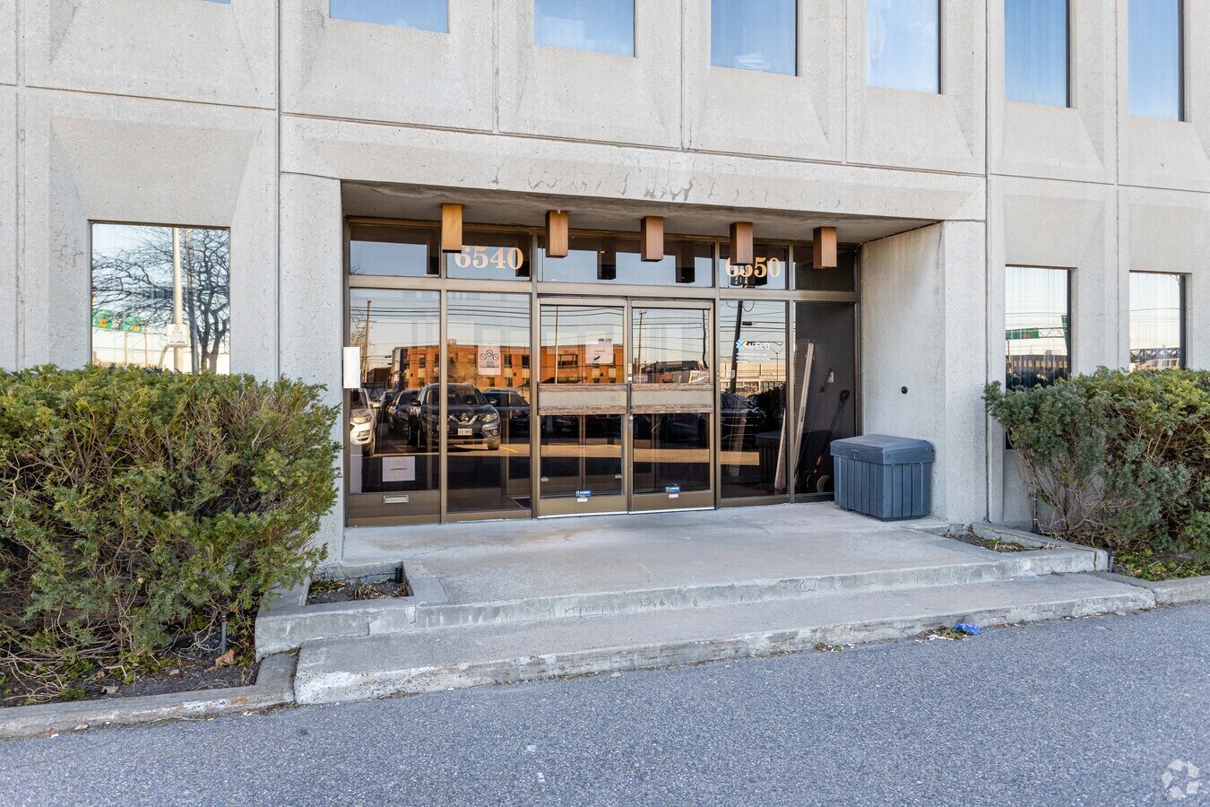 6550 Ch De La CôteDeLiesse, Montréal, QC H4T 1E3