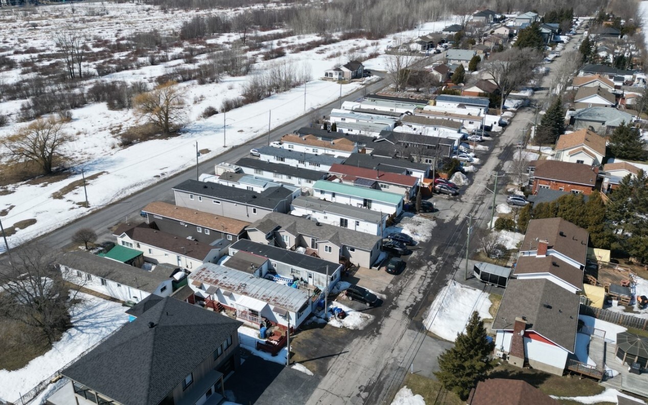 12 Rue Bachand, Longueuil, QC for sale Primary Photo- Image 1 of 1