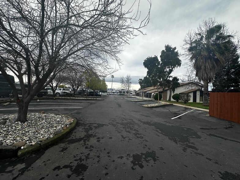 5250 Date Ave, Sacramento, CA for lease - Building Photo - Image 2 of 8