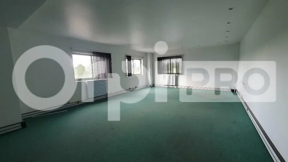 Office in Gretz-Armainvilliers for lease - Interior Photo - Image 3 of 7