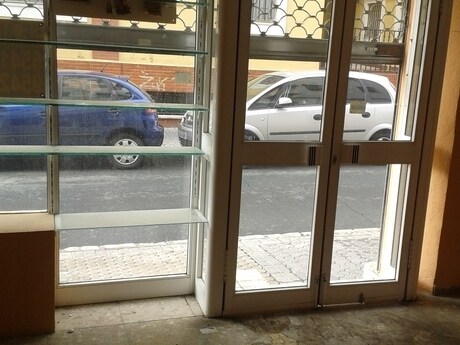 Retail in SEVILLA for lease Interior Photo- Image 1 of 4