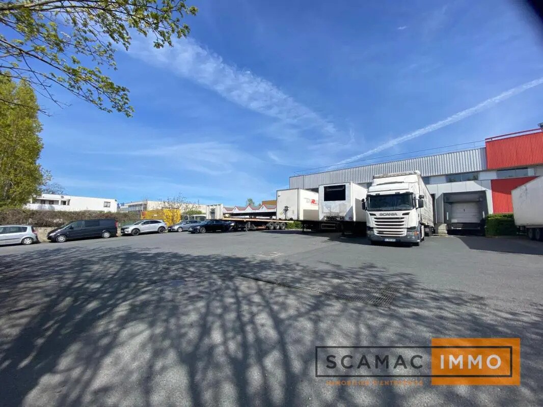 Industrial in Orly for lease Building Photo- Image 1 of 8