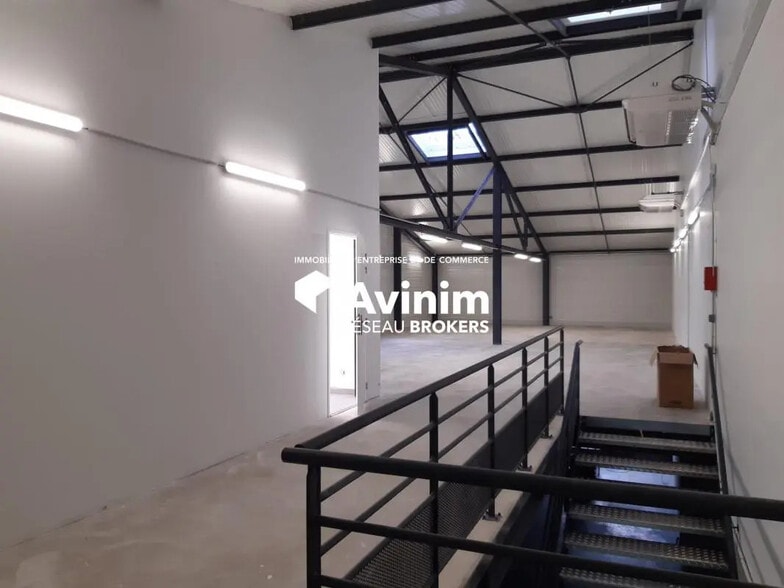 Industrial in Chambéry for sale - Interior Photo - Image 3 of 9