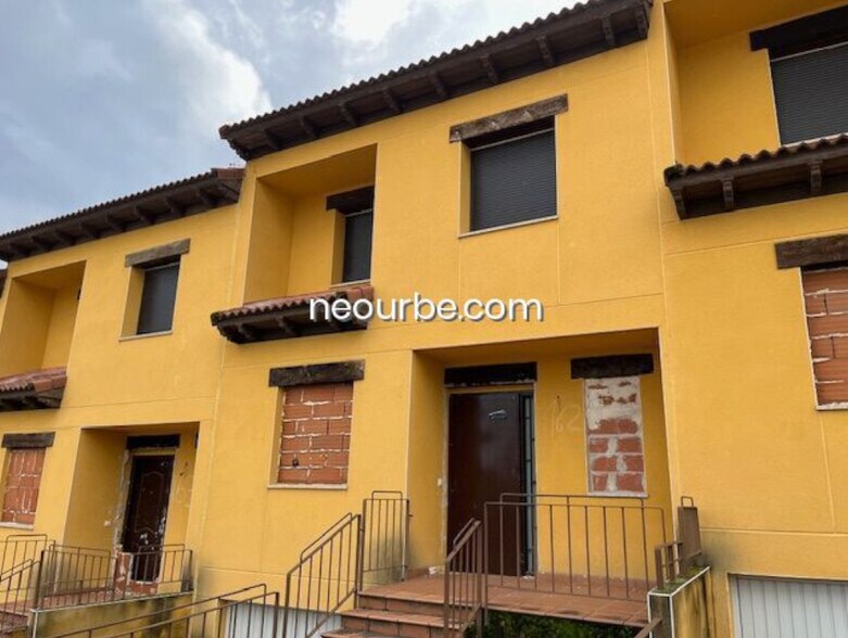 Multifamily in El Tiemblo, Ávila for sale - Building Photo - Image 3 of 3
