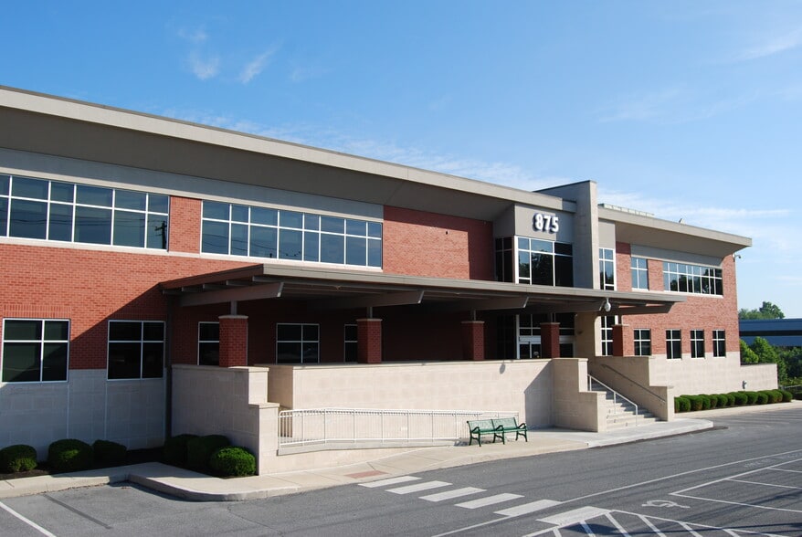 875 Poplar Church Rd, Camp Hill, PA for lease - Building Photo - Image 1 of 4