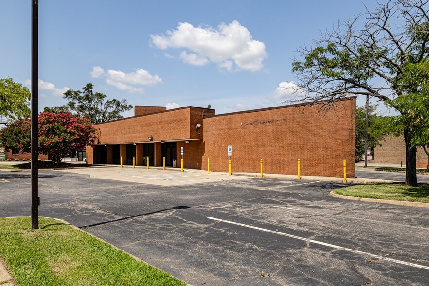 Bank Branch Downtown - Theater