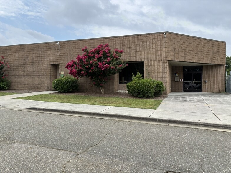 504 N Ashe Ave, Dunn, NC for lease - Building Photo - Image 2 of 8