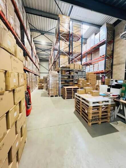 Flex in SAINT CYR L ECOLE for lease - Interior Photo - Image 2 of 18