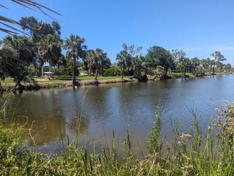 Montauck Ter portfolio of 4 properties for sale on LoopNet.com - Neighborhood Photo - Image 3 of 10